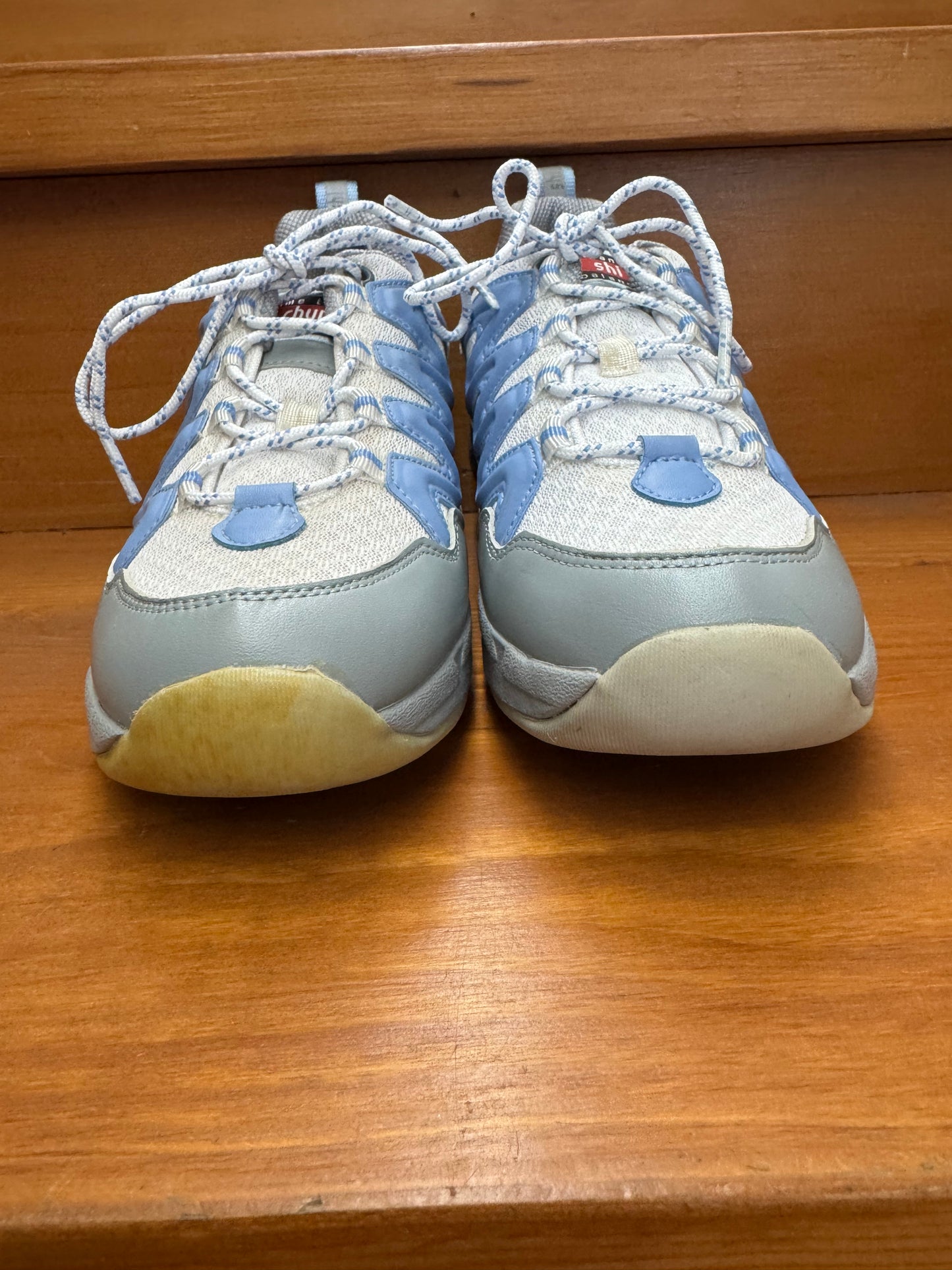 Chung Shi Magic White/Blue ASIS right shoe yellowed from display