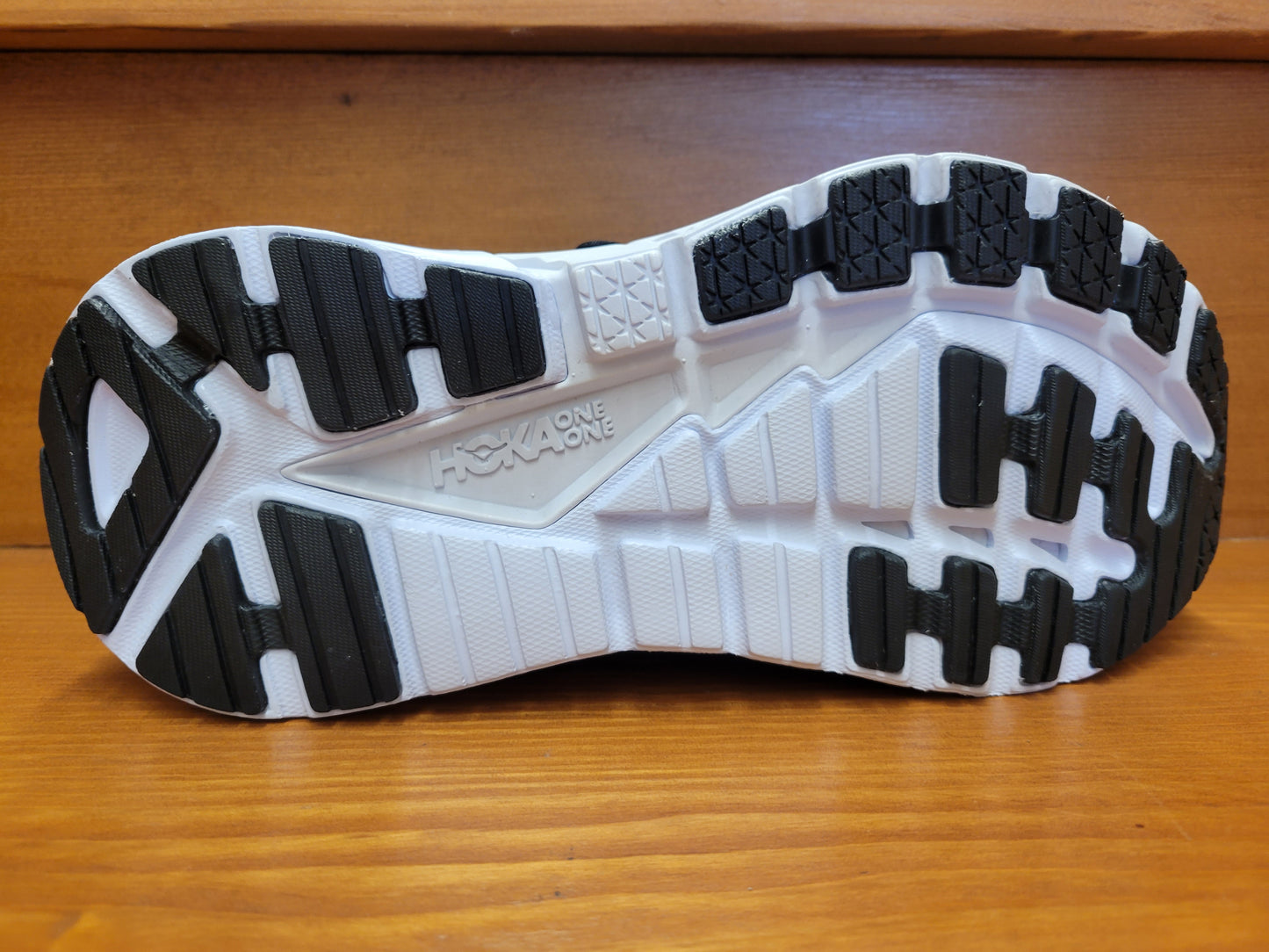 Hoka Gaviota 4 Black/White 1123199 BWHT & 1123201 BWHT