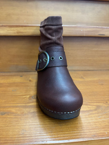 Dansko Pearson Boot Mahogany