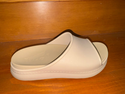 Dansko Devyn Sand