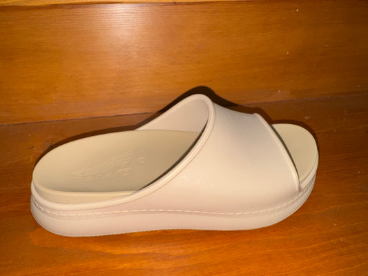 Dansko Devyn Sand