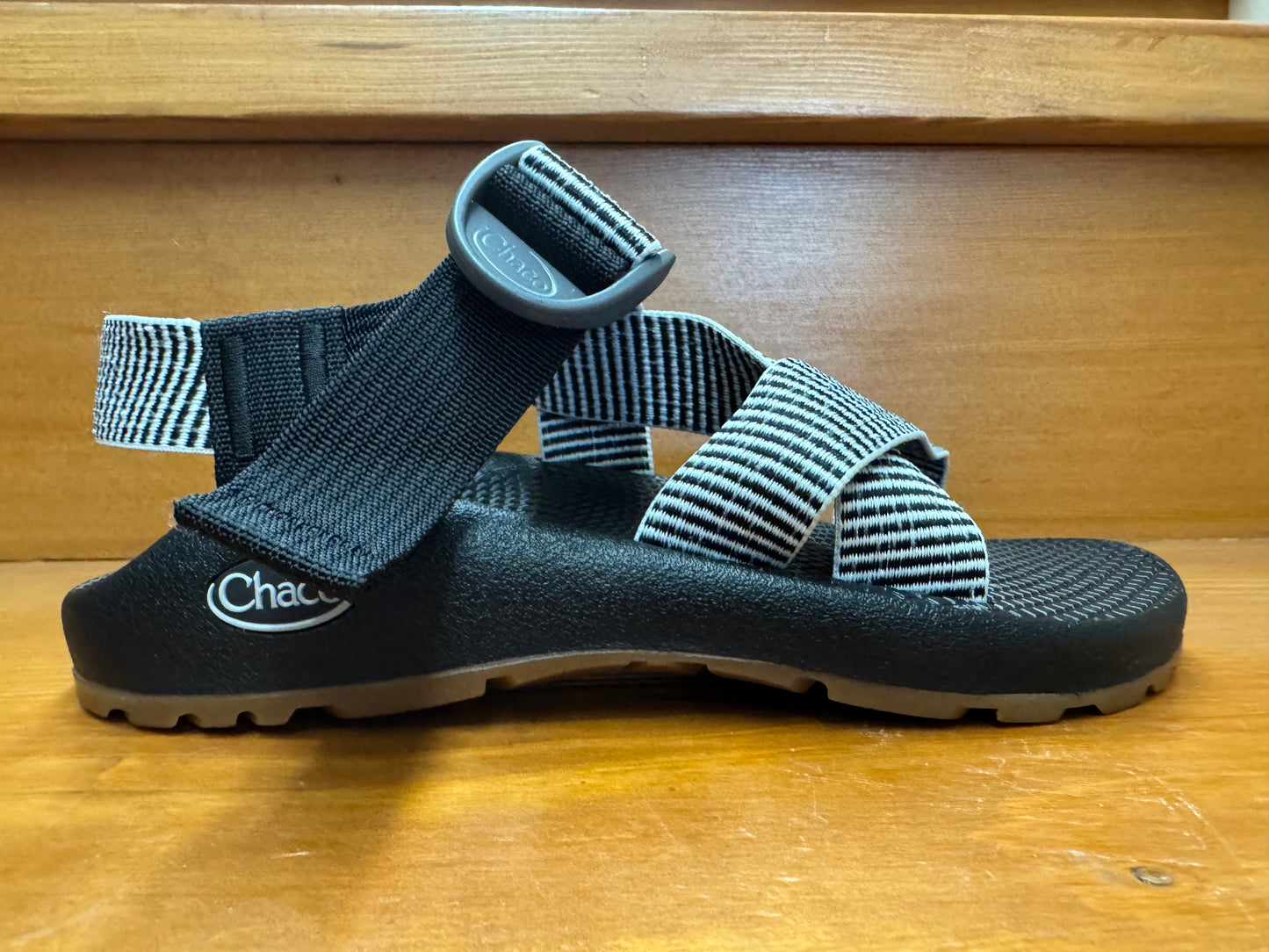 Chaco Mega Z Classic Pucker B&W JCH109988z