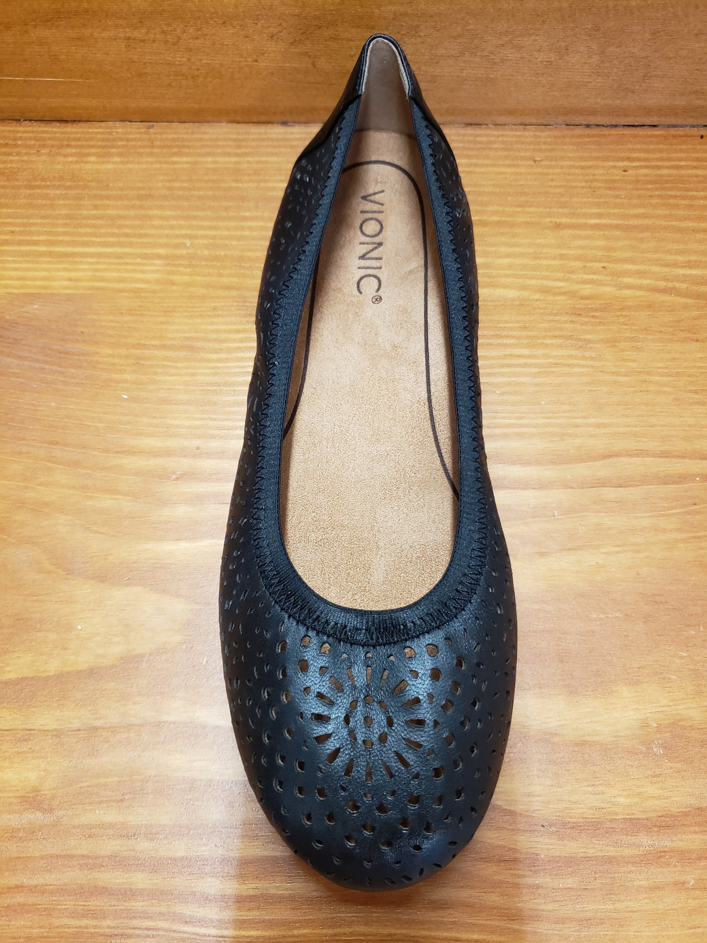 Vionic Robyn Perforated Flat Black leather