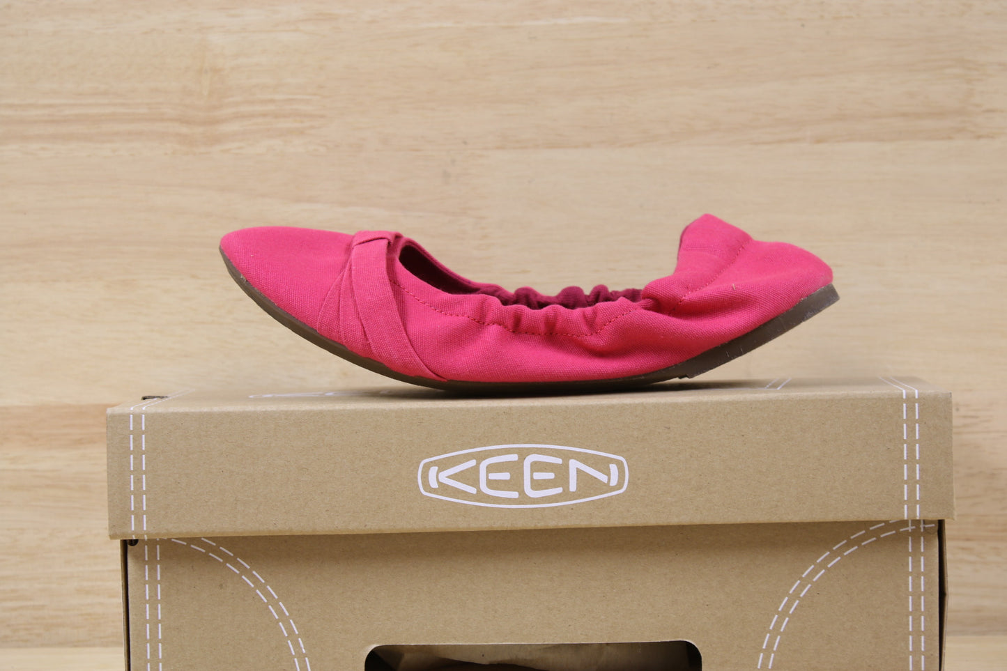 Keen Cortona Bow Rose Red