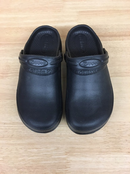 Nothinz Closed Top Black Clog