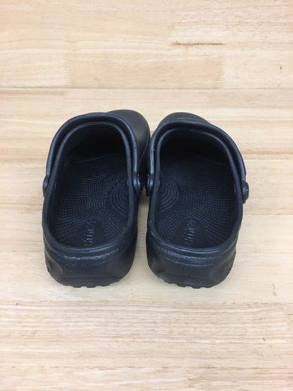 Nothinz Closed Top Black Clog