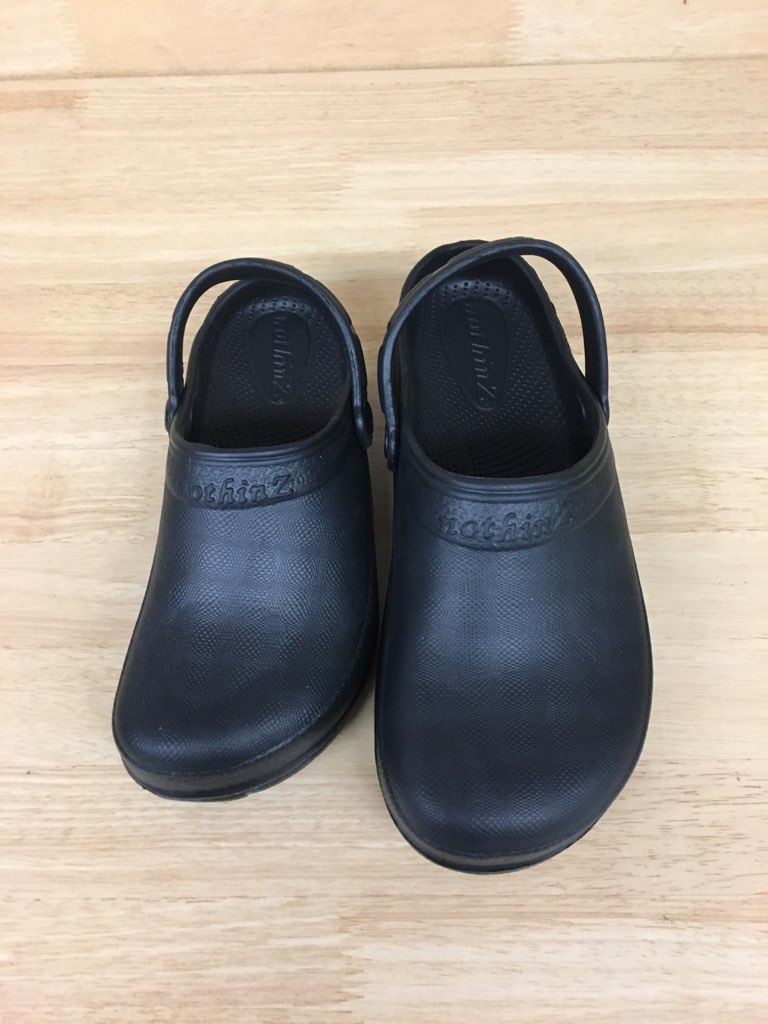 Nothinz Closed Top Black Clog